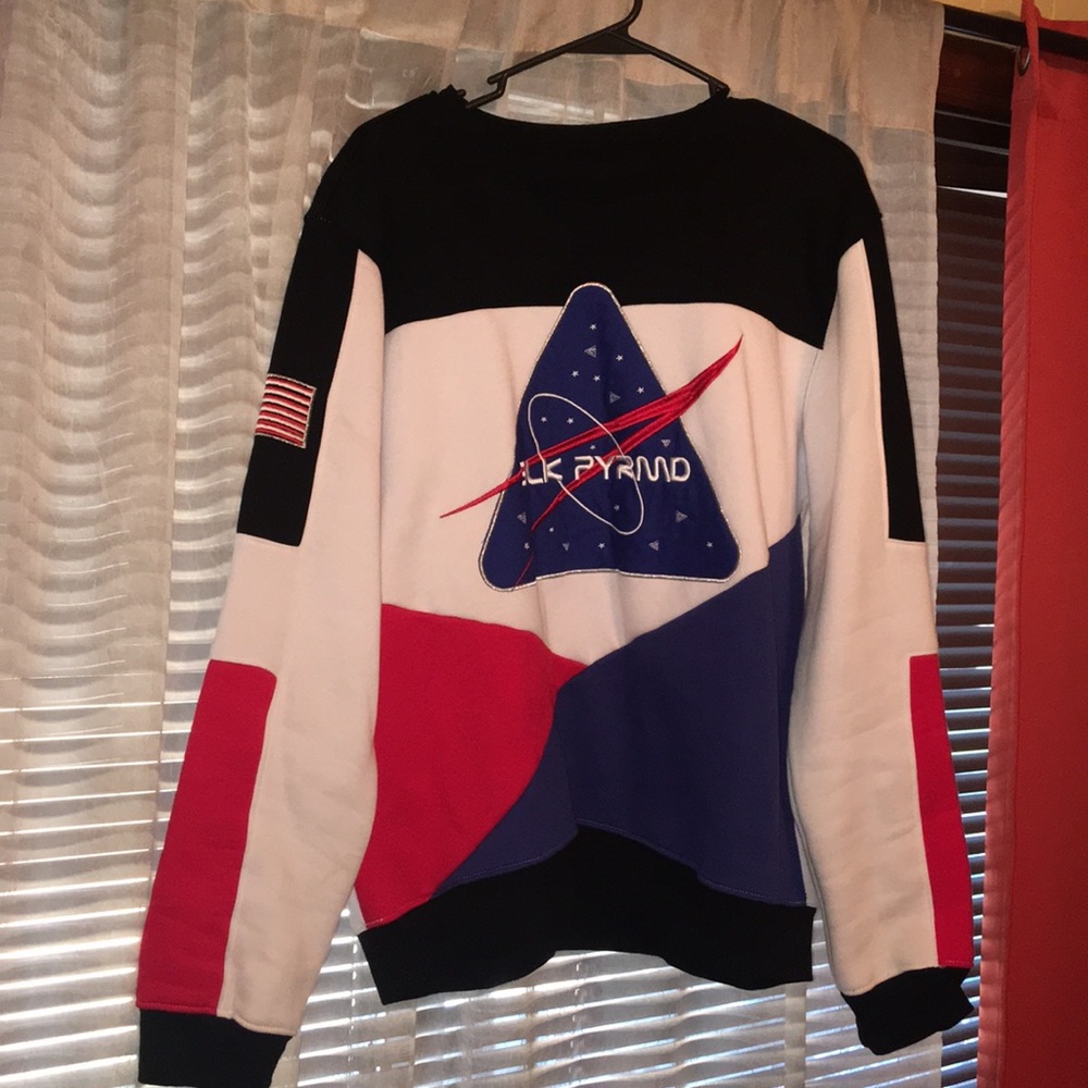 Black Pyramid Sweater!